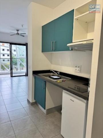 A louer bel appartement récent de type F1 sur la résidence HYPPOCRATE à Sainte Clotilde.