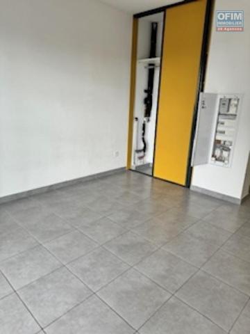 A louer bel appartement récent de type F1 sur la résidence HYPPOCRATE à Sainte Clotilde.