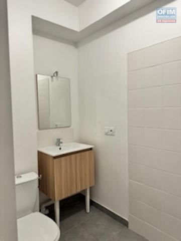 A louer bel appartement récent de type F1 sur la résidence HYPPOCRATE à Sainte Clotilde.