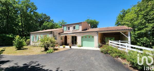 Maison 4 pièces de 125 m² à Vœuil-et-Giget (16400)