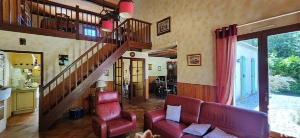 Maison 4 pièces de 125 m² à Vœuil-et-Giget (16400)