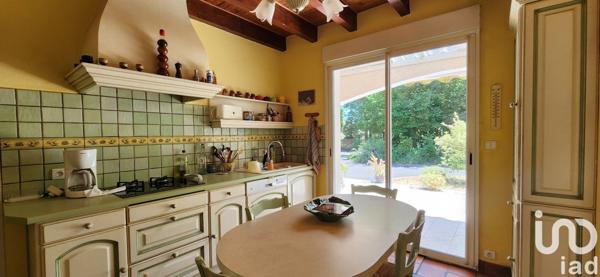 Maison 4 pièces de 125 m² à Vœuil-et-Giget (16400)