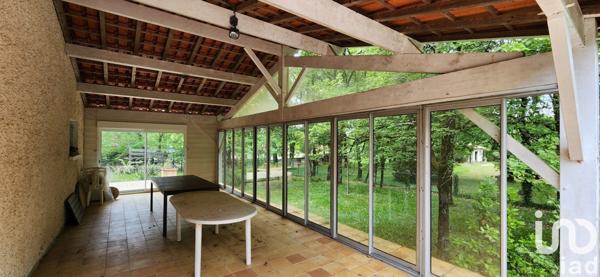 Maison 4 pièces de 125 m² à Vœuil-et-Giget (16400)