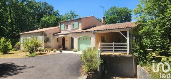 Maison 4 pièces de 125 m² à Vœuil-et-Giget (16400)