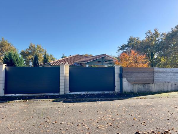 Maison de plain-pied 4 pièces, 89 m², avec piscine et grande terrasse à Biscarrosse