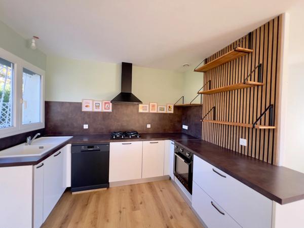 Maison de plain-pied 4 pièces, 89 m², avec piscine et grande terrasse à Biscarrosse