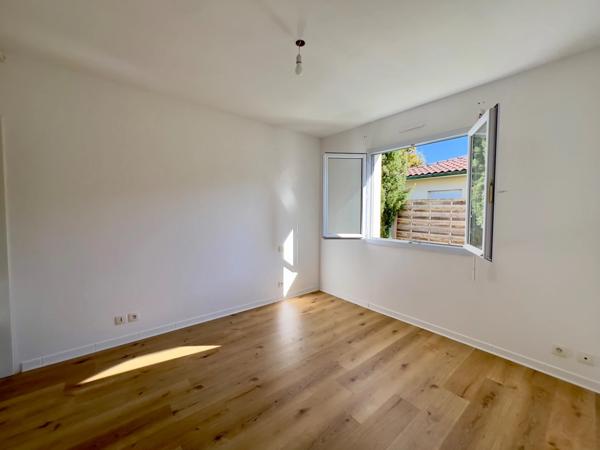 Maison de plain-pied 4 pièces, 89 m², avec piscine et grande terrasse à Biscarrosse