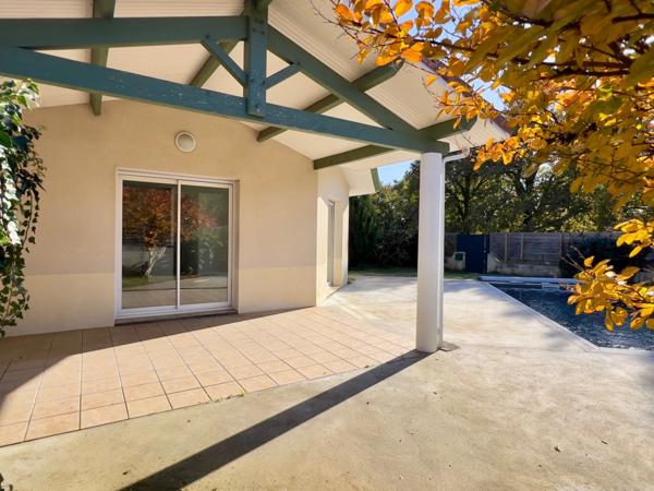 Maison de plain-pied 4 pièces, 89 m², avec piscine et grande terrasse à Biscarrosse