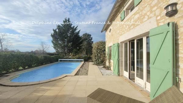 Propriété de charme comprenant 3 logements et 2 piscines avec vue dégagée