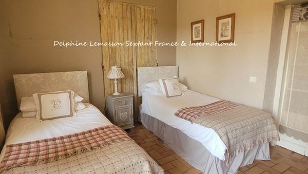 Propriété de charme comprenant 3 logements et 2 piscines avec vue dégagée