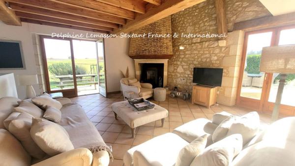 Propriété de charme comprenant 3 logements et 2 piscines avec vue dégagée