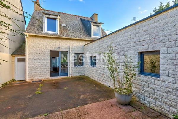 MAISON DE VILLE 2 CHAMBRES PROCHE GARE SNCF ET COMMERCE AVEC JARDIN CLOS