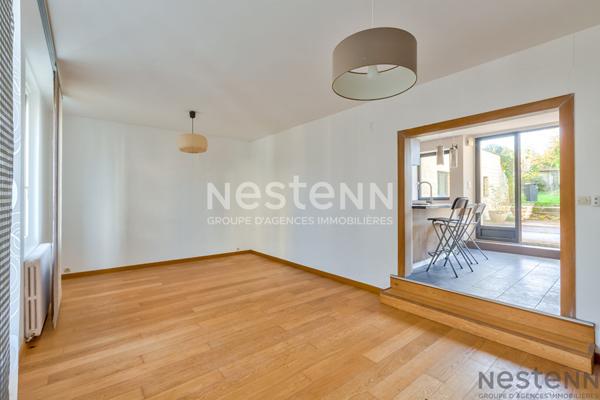 MAISON DE VILLE 2 CHAMBRES PROCHE GARE SNCF ET COMMERCE AVEC JARDIN CLOS