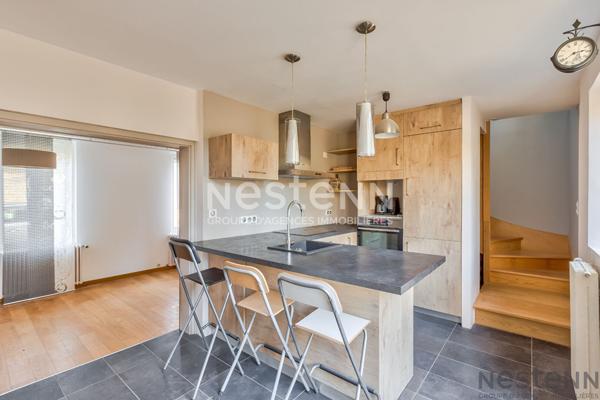 MAISON DE VILLE 2 CHAMBRES PROCHE GARE SNCF ET COMMERCE AVEC JARDIN CLOS