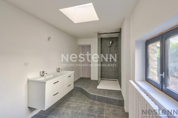 MAISON DE VILLE 2 CHAMBRES PROCHE GARE SNCF ET COMMERCE AVEC JARDIN CLOS