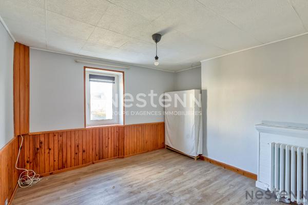 MAISON DE VILLE 2 CHAMBRES PROCHE GARE SNCF ET COMMERCE AVEC JARDIN CLOS