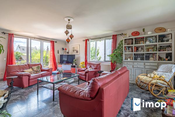 Maison avec extérieur