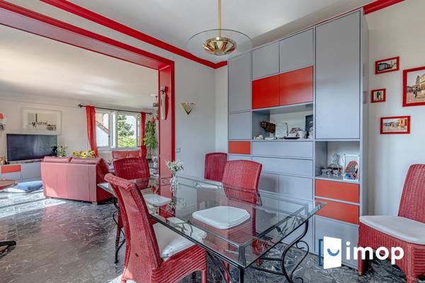 Maison avec extérieur