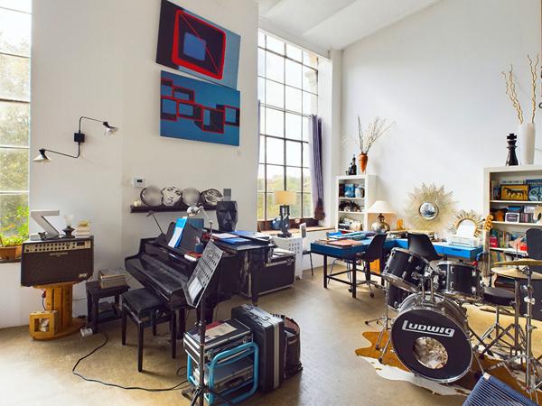 LOFT de 245m² SUR 3 PLATEAUX D'ANS UNE ANCIENNE FILATURE SUR PARCELLE DE 900M² SITUE A VILLENEUVE DE BERG 07170