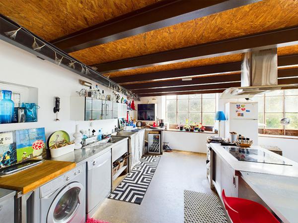 LOFT de 245m² SUR 3 PLATEAUX D'ANS UNE ANCIENNE FILATURE SUR PARCELLE DE 900M² SITUE A VILLENEUVE DE BERG 07170