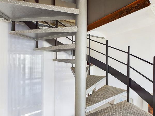 LOFT de 245m² SUR 3 PLATEAUX D'ANS UNE ANCIENNE FILATURE SUR PARCELLE DE 900M² SITUE A VILLENEUVE DE BERG 07170