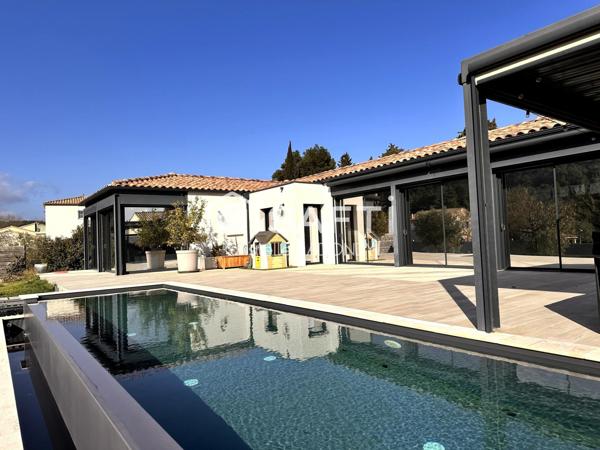 VILLA CONTEMPORAINE UNIQUE FACE A L'ALARIC