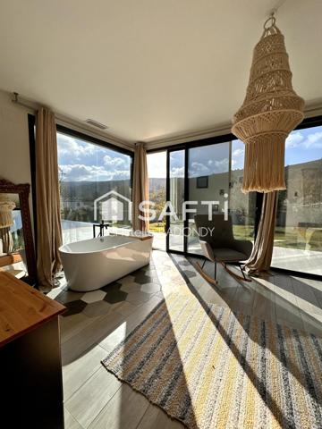 VILLA CONTEMPORAINE UNIQUE FACE A L'ALARIC