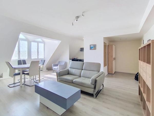 Location                                                      Appartement
                        
                     2 pièces                      50 m2                     à Yerres