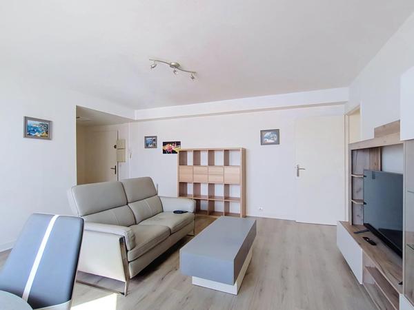 Location                                                      Appartement
                        
                     2 pièces                      50 m2                     à Yerres