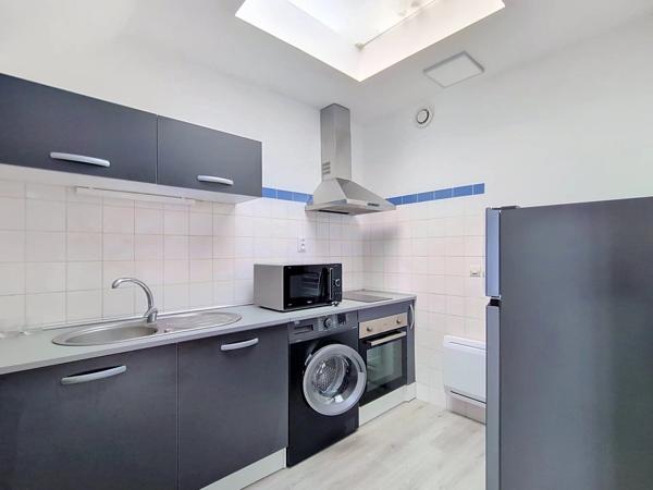 Location                                                      Appartement
                        
                     2 pièces                      50 m2                     à Yerres