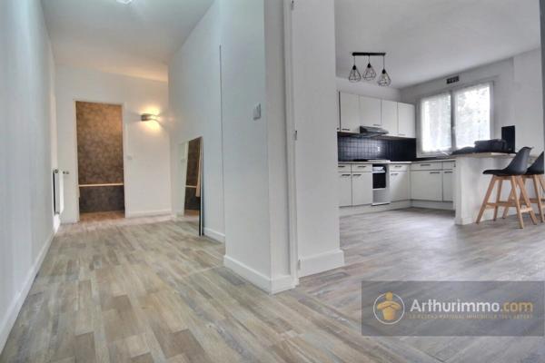 Location                                                      Appartement
                        
                     2 pièces                      51 m2                     à Saint-Maurice