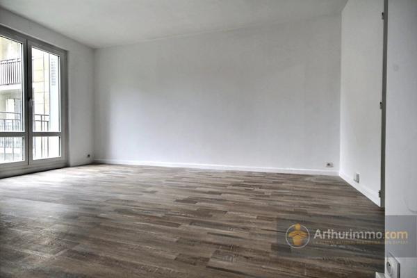 Location                                                      Appartement
                        
                     2 pièces                      51 m2                     à Saint-Maurice