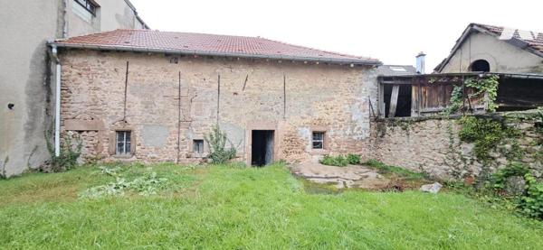 Centre ville de BRUYERES, Ancienne fermette à aménager