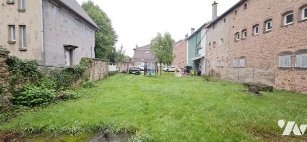 Centre ville de BRUYERES, Ancienne fermette à aménager