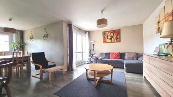 Vente                                                      Appartement
                        
                     5 pièces                      93 m2                     à Beynes