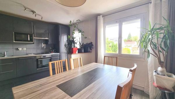 Vente                                                      Appartement
                        
                     5 pièces                      93 m2                     à Beynes