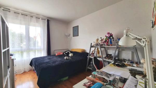 Vente                                                      Appartement
                        
                     5 pièces                      93 m2                     à Beynes