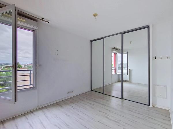 Location                                                      Appartement
                        
                     3 pièces                      55 m2                     à Limeil-Brévannes