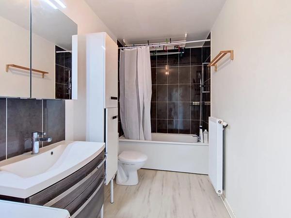 Location                                                      Appartement
                        
                     3 pièces                      55 m2                     à Limeil-Brévannes