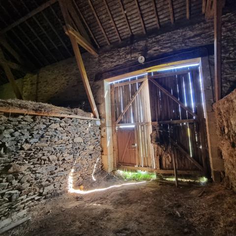 Grange à 200 mètres du 1er voisin !