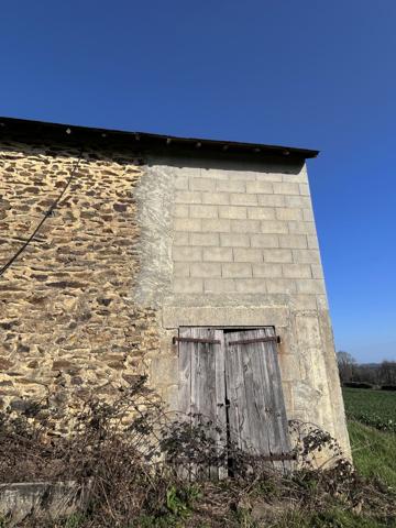 Grange à 200 mètres du 1er voisin !