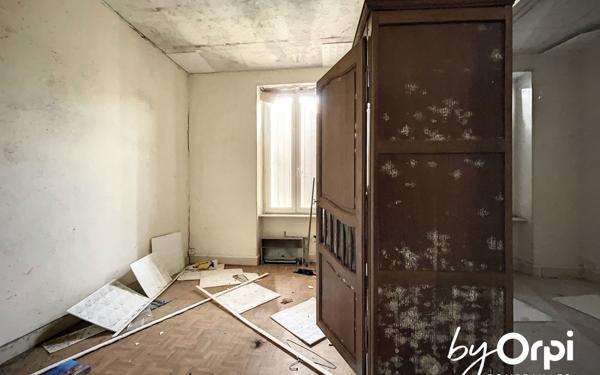 Maison à vendre    3 pièces •  Saint-Éloy-les-Mines