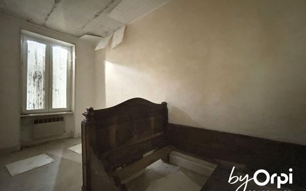 Maison à vendre    3 pièces •  Saint-Éloy-les-Mines