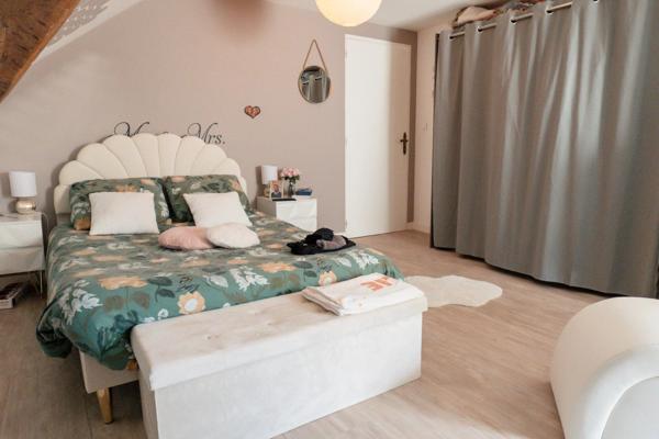 Vente                                                      Maison de village
                        
                     5 pièces                      120 m2                     à Aubigny-sur-Nère