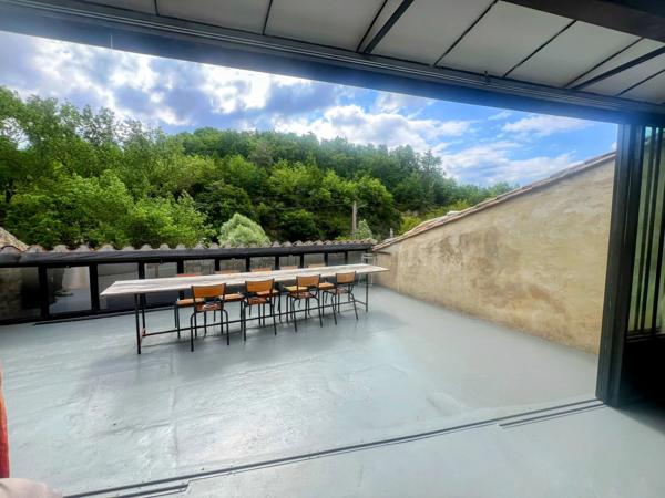 Près de Limoux, loft unique de style industriel dans un village pittoresque