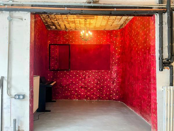 Près de Limoux, loft unique de style industriel dans un village pittoresque