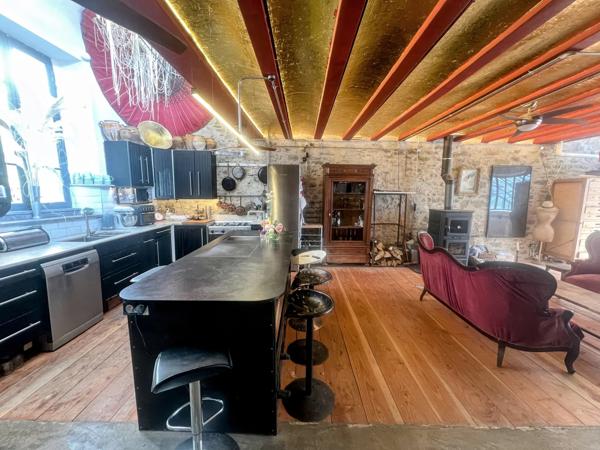 Près de Limoux, loft unique de style industriel dans un village pittoresque