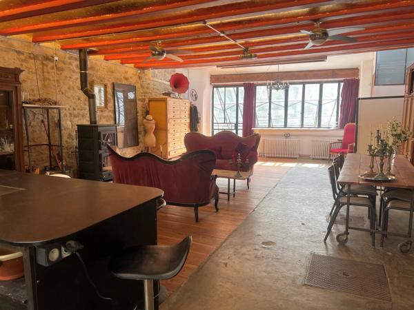 Près de Limoux, loft unique de style industriel dans un village pittoresque
