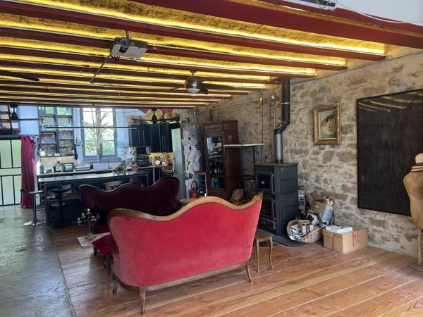 Près de Limoux, loft unique de style industriel dans un village pittoresque