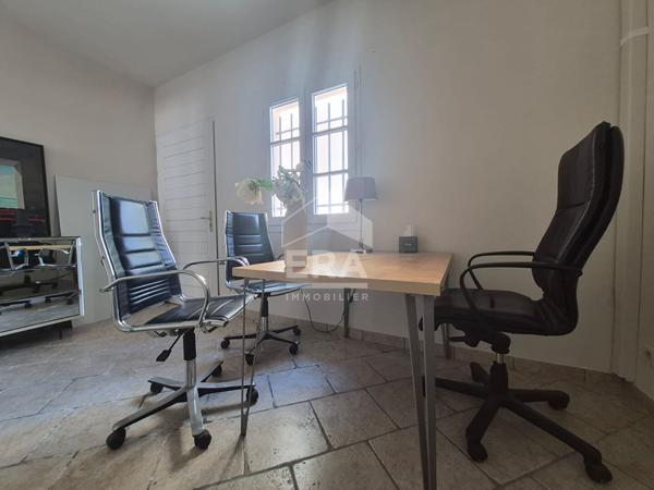 LOCAL COMMERCIAL IDÉALEMENT SITUÉ AU COEUR DE PONT-ROYAL ! FORTE VISIBILITÉ ET POTENTIEL LOCATIF